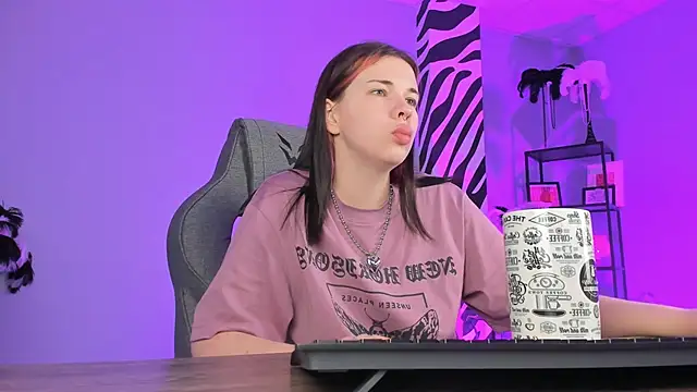 AliceSunday online show from February 17, 2026, 2:09 am