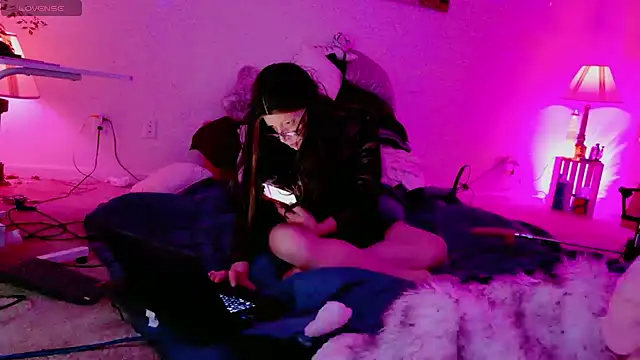 NinasNylonz online show from June 30, 2026, 2:28 pm