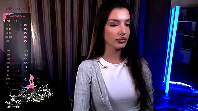 Snapshot of Laura_Bess chatting on December 21, 2025, 3:14 pm Laura Bess online show from December 21, 2025, 3:14 pm