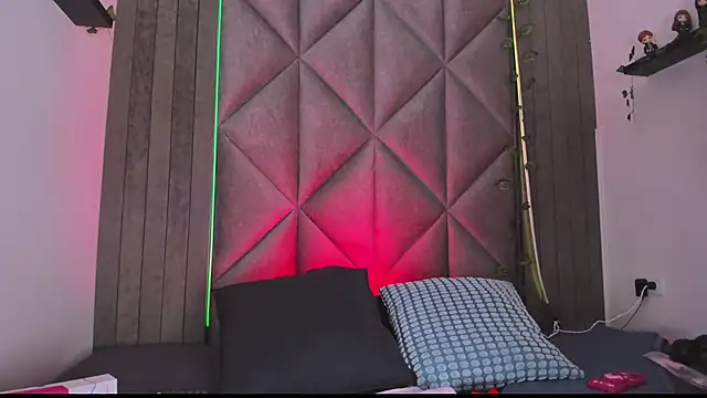 Snapshot of BriaConner_ chatting on November 22, 2025, 2:43 am BriaConner online show from November 22, 2025, 2:43 am