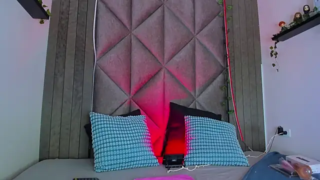 Snapshot of BriaConner_ chatting on November 13, 2025, 2:48 am BriaConner online show from November 13, 2025, 2:48 am