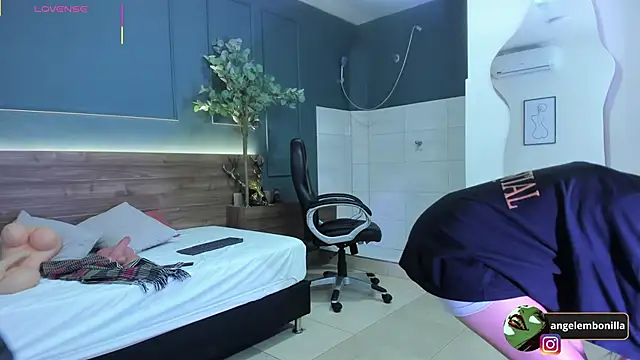 megan morgan01 online show from November 18, 2025, 12:30 pm