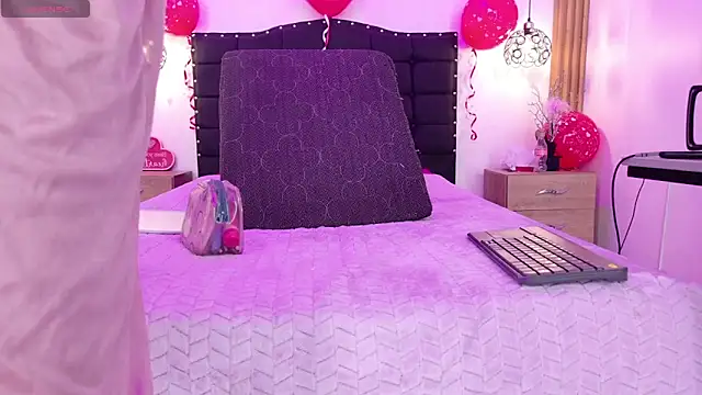 FULL TENTATION  online show from February 13, 2026, 8:03 am