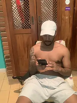 Snapshot of Pinocchiu chatting on December 17, 2025, 12:48 am Pinocchiu online show from December 17, 2025, 12:48 am