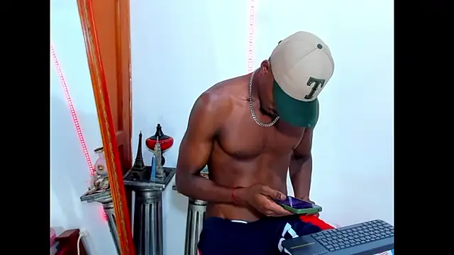 Snapshot of Darick_brown chatting on March 6, 2025, 10:26 pm Darick brown online show from March 6, 2025, 10:26 pm