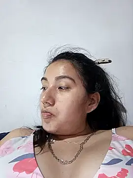 Snapshot of Hellen_Alex chatting on May 6, 2026, 3:05 pm Hellen Alex online show from May 6, 2026, 3:05 pm