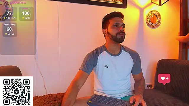 Snapshot of max_ashley_mds chatting on May 19, 2026, 2:02 pm max ashley mds online show from May 19, 2026, 2:02 pm