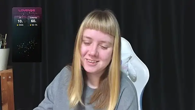 Snapshot of June_shy0 chatting on December 18, 2025, 7:46 am June shy0 online show from December 18, 2025, 7:46 am