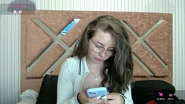  isaabellaa online show from May 18, 2026, 1:05 pm