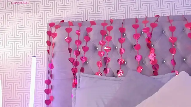 AriRobert  online show from February 15, 2026, 12:37 pm