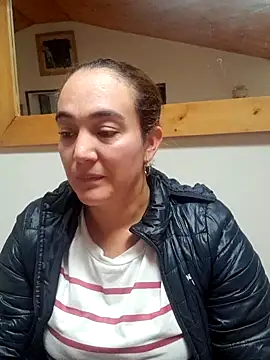 skayhot  online show from April 11, 2026, 4:10 pm