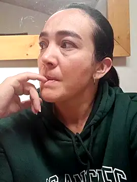 skayhot  online show from September 13, 2025, 1:22 pm