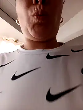 skayhot  online show from March 13, 2025, 1:29 pm