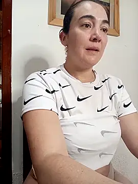 skayhot  online show from March 19, 2025, 1:40 pm