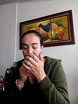 skayhot  online show from March 4, 2025, 1:17 pm