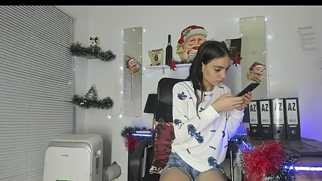 YUKIODAVIS online show from December 16, 2025, 1:04 pm