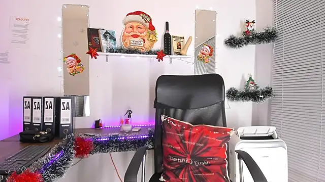 YUKIODAVIS online show from November 28, 2025, 2:39 pm