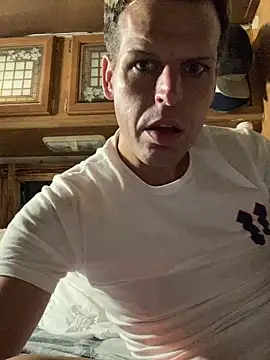 Snapshot of Dreagon79 chatting on October 5, 2025, 7:10 am Dreagon79 online show from October 5, 2025, 7:10 am