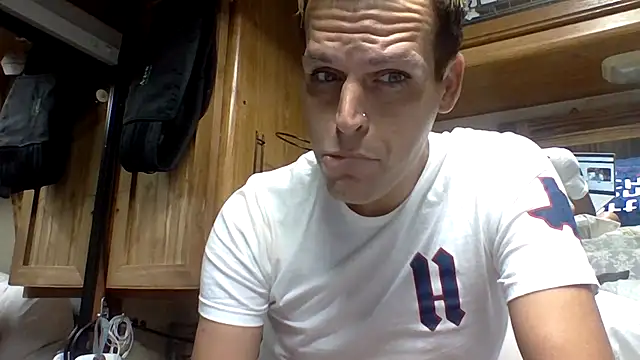 Snapshot of Dreagon79 chatting on October 4, 2025, 4:08 pm Dreagon79 online show from October 4, 2025, 4:08 pm