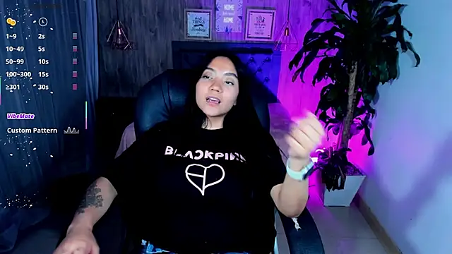 Snapshot of miichael_black chatting on October 4, 2025, 9:33 am miichael black online show from October 4, 2025, 9:33 am