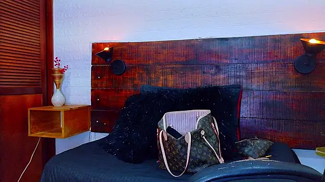 Snapshot of Celeste_sanz chatting on September 10, 2025, 5:34 pm Celeste sanz online show from September 10, 2025, 5:34 pm