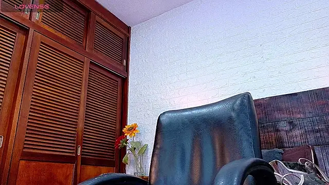 Snapshot of Celeste_sanz chatting on November 15, 2025, 12:20 pm Celeste sanz online show from November 15, 2025, 12:20 pm