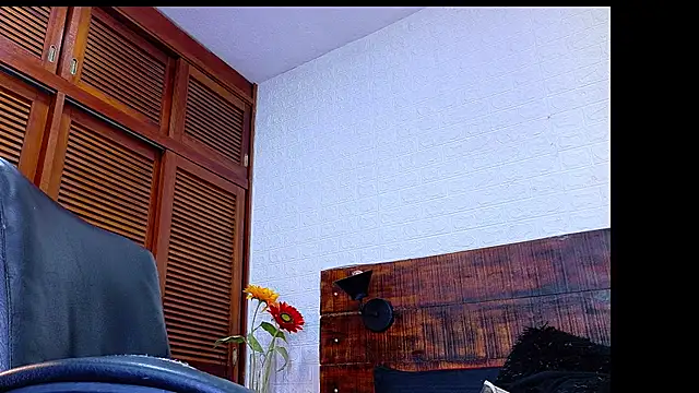 Snapshot of Celeste_sanz chatting on October 15, 2025, 10:12 am Celeste sanz online show from October 15, 2025, 10:12 am