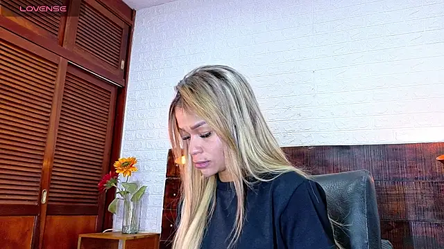 Snapshot of Celeste_sanz chatting on November 9, 2025, 2:10 pm Celeste sanz online show from November 9, 2025, 2:10 pm