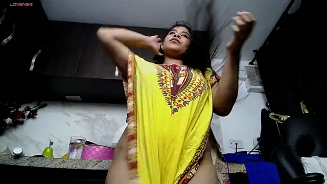 iniyalaboni online show from October 29, 2025, 8:30 pm