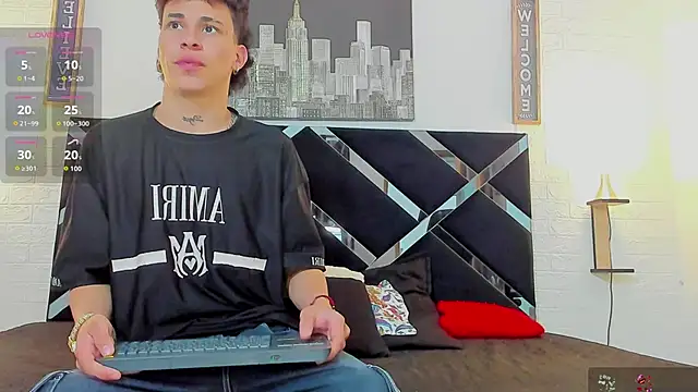 Snapshot of toyboys1 chatting on October 4, 2025, 3:30 am toyboys1 online show from October 4, 2025, 3:30 am