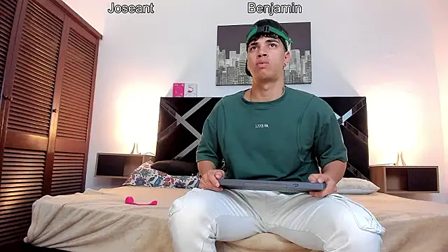 Snapshot of toyboys1 chatting on March 21, 2026, 2:57 am toyboys1 online show from March 21, 2026, 2:57 am