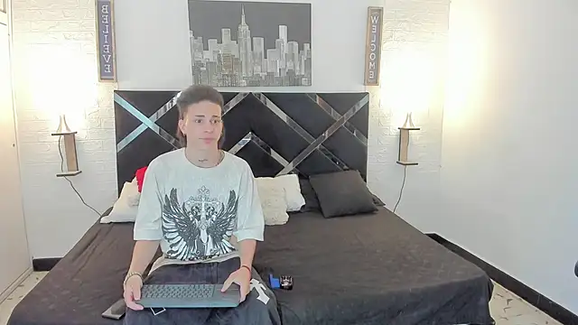 Snapshot of toyboys1 chatting on September 22, 2025, 3:12 am toyboys1 online show from September 22, 2025, 3:12 am