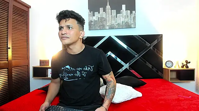 Snapshot of toyboys1 chatting on April 16, 2026, 4:13 am toyboys1 online show from April 16, 2026, 4:13 am