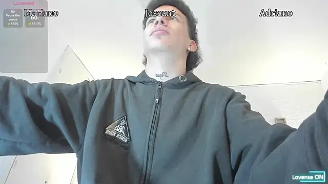 Snapshot of toyboys1 chatting on September 19, 2025, 3:32 am toyboys1 online show from September 19, 2025, 3:32 am