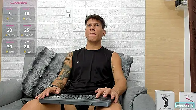 Snapshot of toyboys1 chatting on February 24, 2025, 3:23 am toyboys1 online show from February 24, 2025, 3:23 am