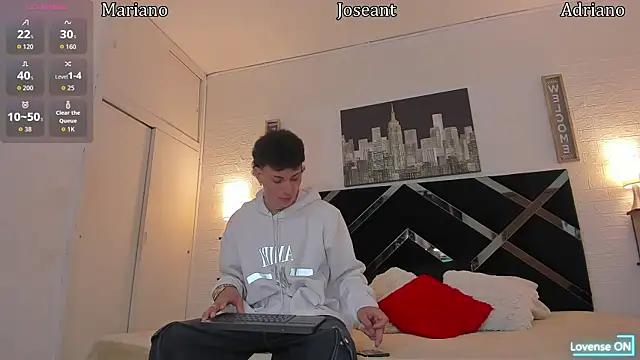 Snapshot of toyboys1 chatting on September 9, 2025, 3:27 am toyboys1 online show from September 9, 2025, 3:27 am