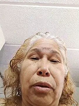 girl amada online show from November 29, 2025, 4:18 pm