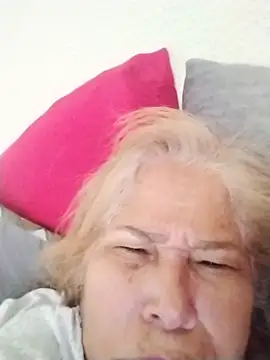 girl amada online show from November 11, 2025, 1:28 pm