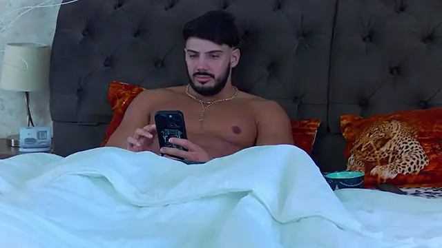 Snapshot of DustinKeent chatting on January 23, 2025, 10:32 am DustinKeent online show from January 23, 2025, 10:32 am