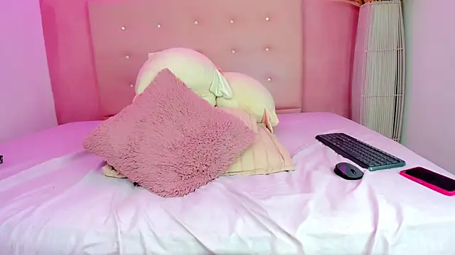 VANESS DIOR  online show from December 10, 2024, 5:44 pm