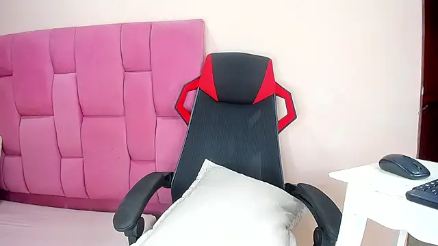 VANESS DIOR  online show from January 9, 2025, 8:55 pm