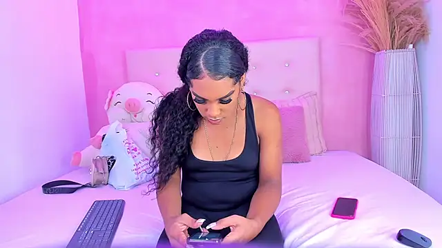 VANESS DIOR  online show from December 10, 2024, 2:39 pm