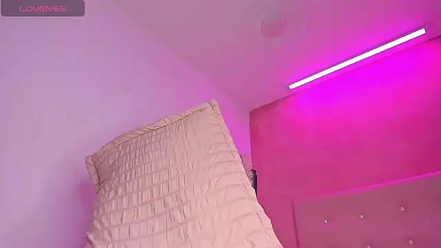 VANESS DIOR  online show from December 8, 2024, 10:47 pm