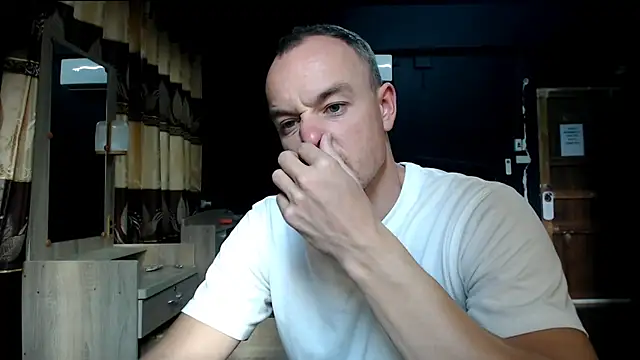 Snapshot of heilgarbest chatting on April 8, 2026, 9:55 am heilgarbest online show from April 8, 2026, 9:55 am