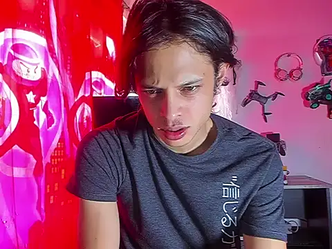 Snapshot of LilOwen_ chatting on June 14, 2026, 5:36 pm LilOwen online show from June 14, 2026, 5:36 pm