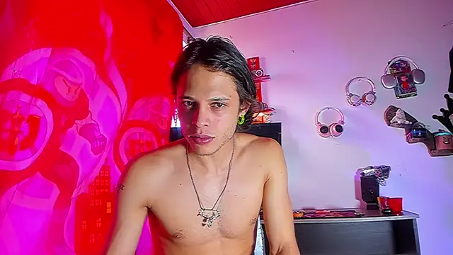 Snapshot of LilOwen_ chatting on July 5, 2026, 5:42 pm LilOwen online show from July 5, 2026, 5:42 pm