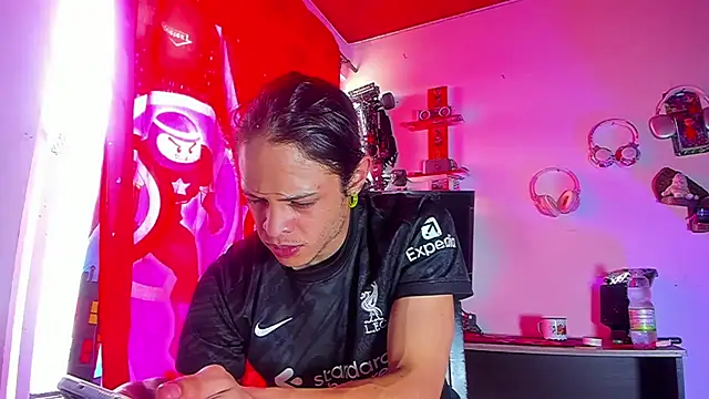 Snapshot of LilOwen_ chatting on July 8, 2026, 5:46 pm LilOwen online show from July 8, 2026, 5:46 pm
