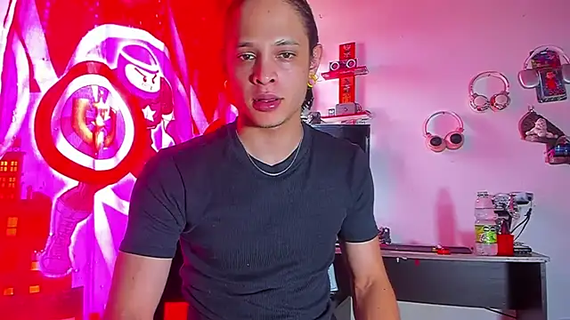 Snapshot of LilOwen_ chatting on August 1, 2026, 7:12 pm LilOwen online show from August 1, 2026, 7:12 pm
