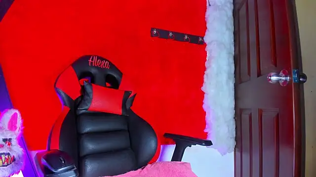 LilOwen  online show from March 28, 2026, 5:47 pm