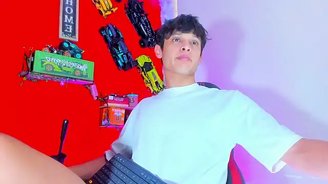 LilOwen  online show from October 15, 2025, 7:00 pm